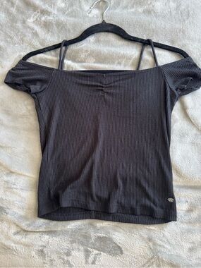 American Eagle Outfitters Black Off-Shoulder Ribbed Crop Top